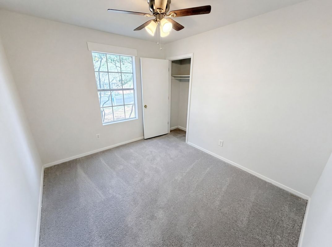Photo 6 of 31 of 4727 Garden Hills Dr, Stone Mountain, GA