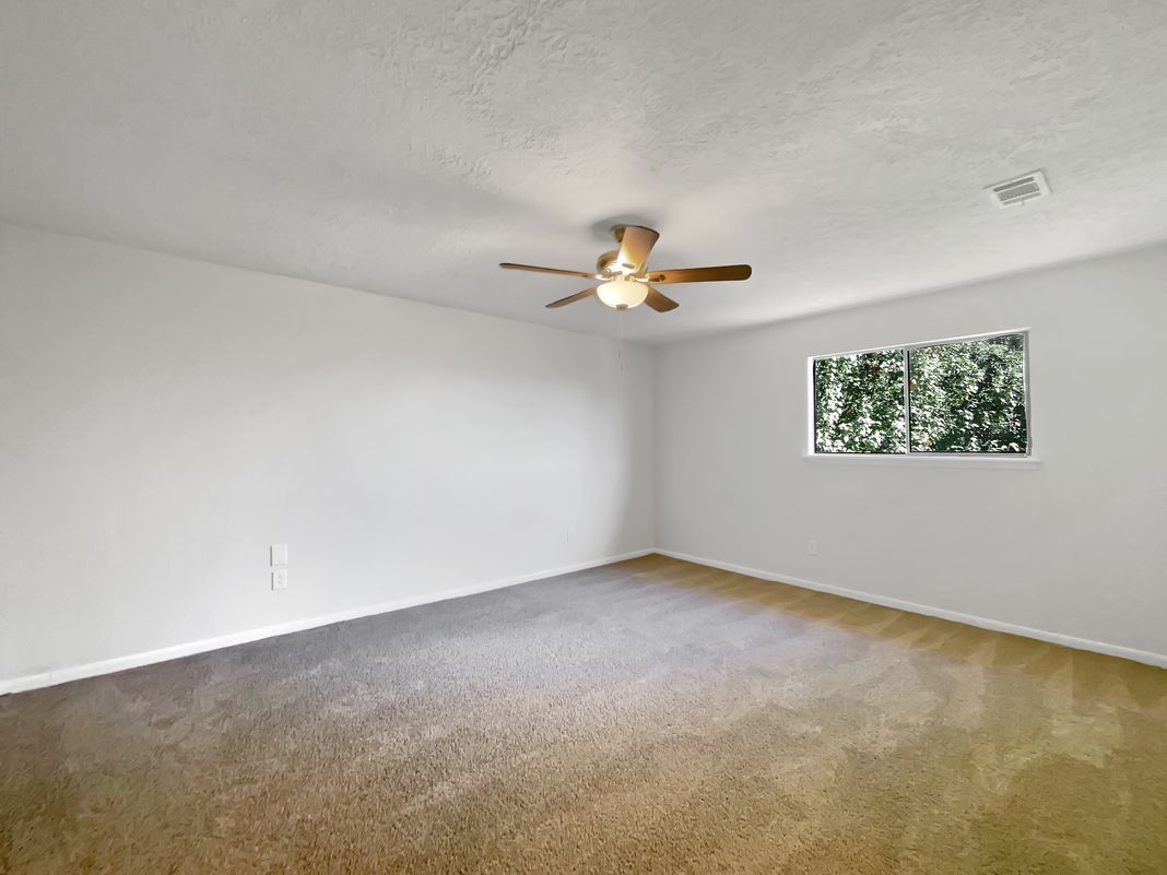Photo 18 of 24 of 11307 Wickersham Ln, Houston, TX