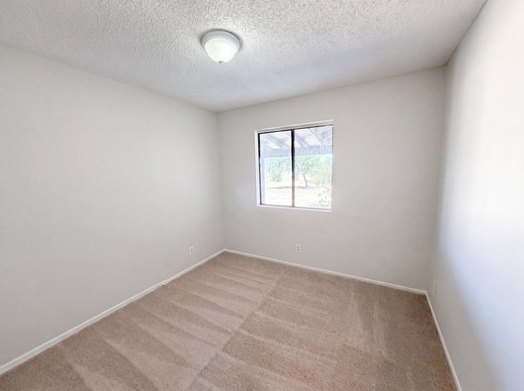 Photo 11 of 25 of 13191 El Rio Rd, Victorville, CA