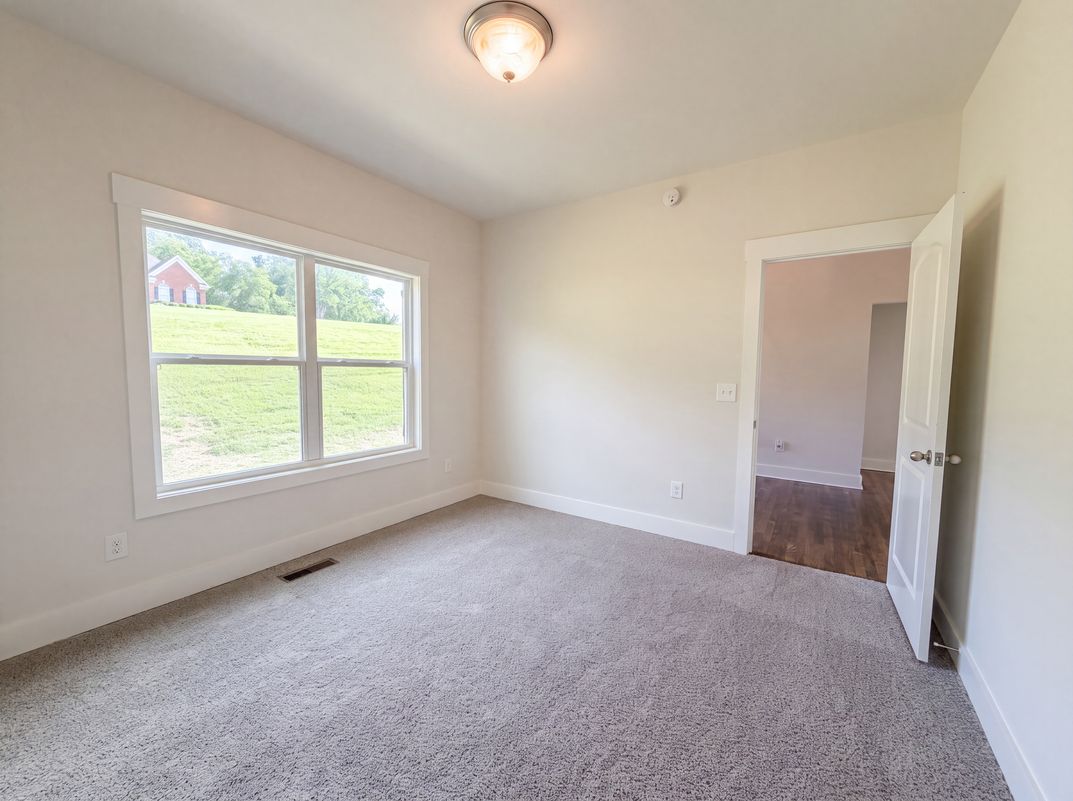 Photo 11 of 30 of 1707 Aster Dr, Columbia, TN