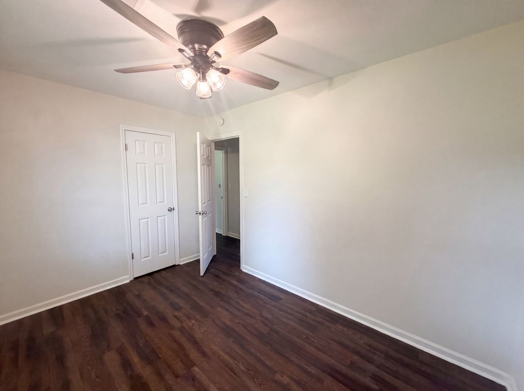 Photo 11 of 18 of 1110 Stuart Dr, Moncks Corner, SC