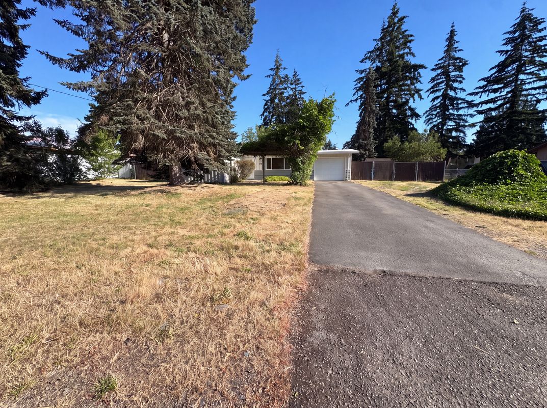 Property photo 1 of 712 141st St E