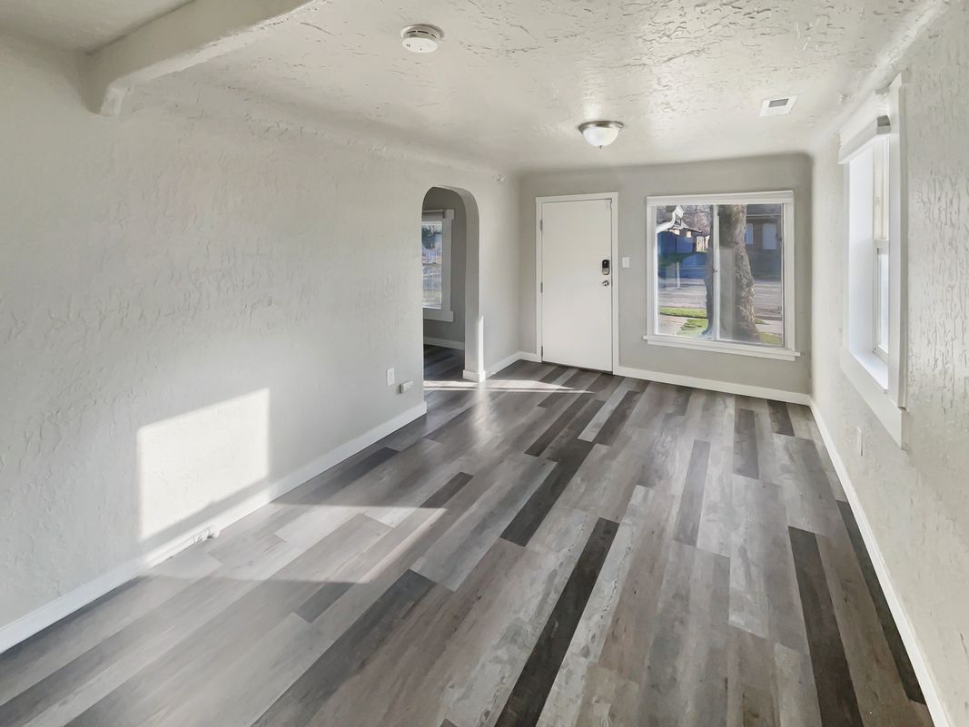 Photo 3 of 17 of 2865 Pingree Ave, Ogden, UT