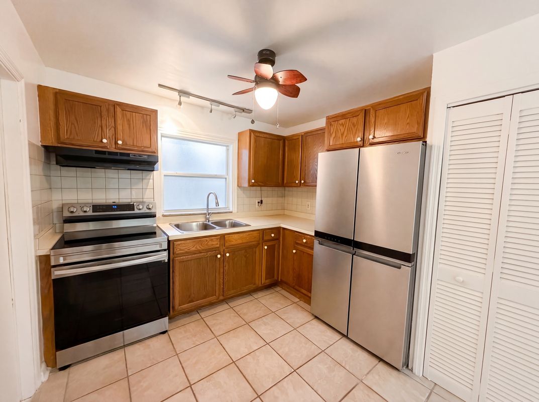 Photo 9 of 17 of 626 S 67th St, Tampa, FL