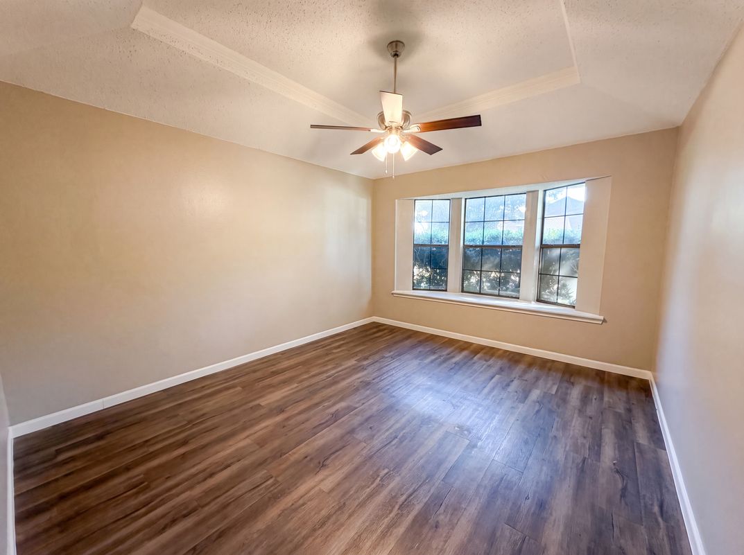Photo 7 of 17 of 1503 Curtis Ln, Cedar Hill, TX