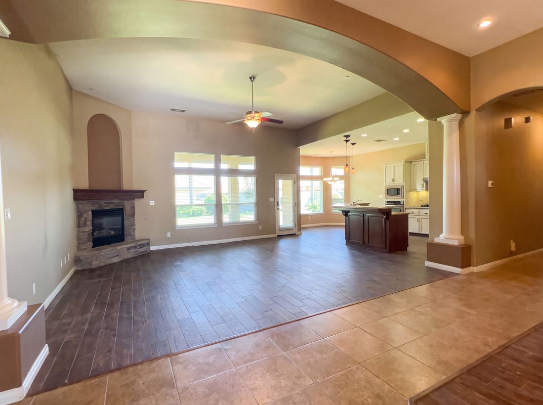 Photo 8 of 35 of 11904 Kenseth St, Bakersfield, CA