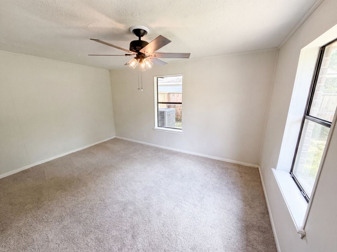 Photo 4 of 20 of 10502 Bessemer St, Houston, TX