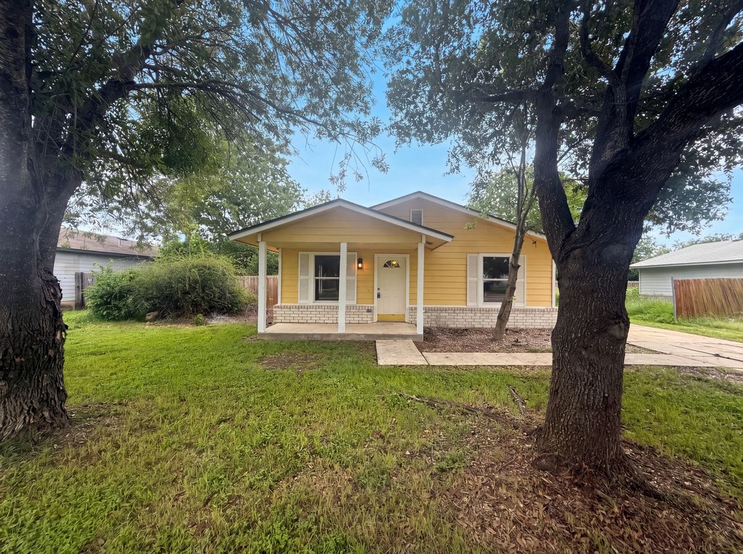 Photo 14 of 15 of 721 Roosevelt Dr, Seguin, TX