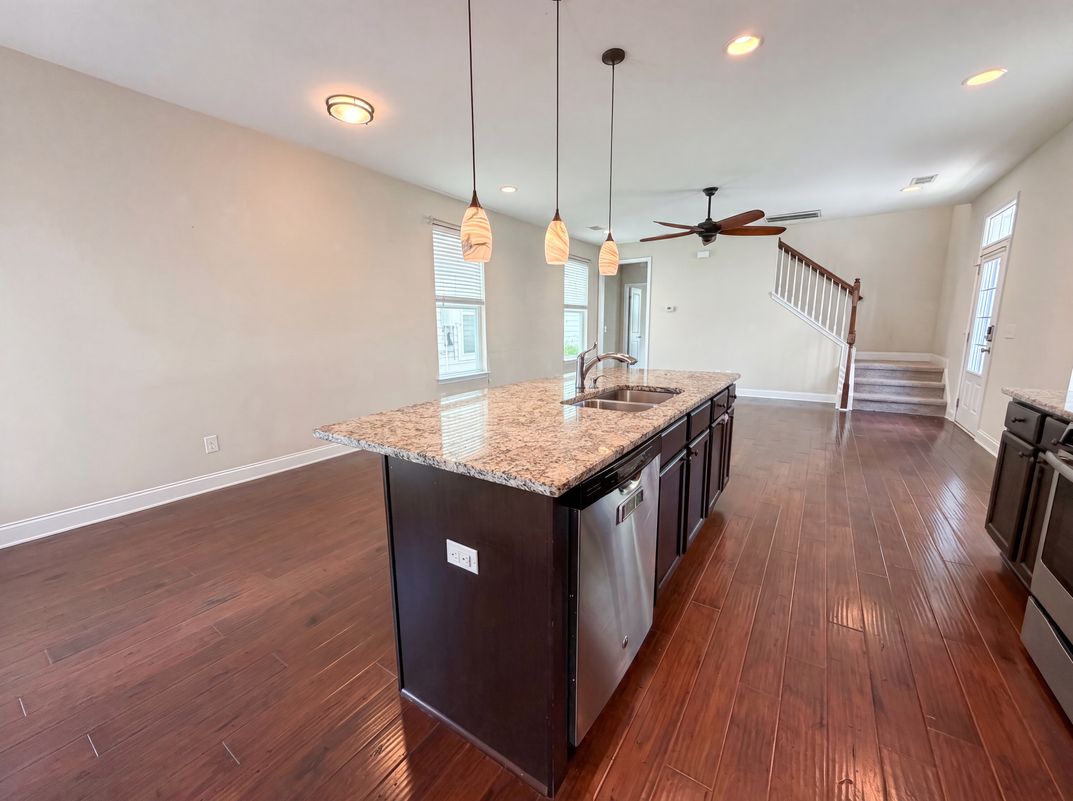 Photo 2 of 15 of 1013 Ashley Garden Blvd, Charleston, SC
