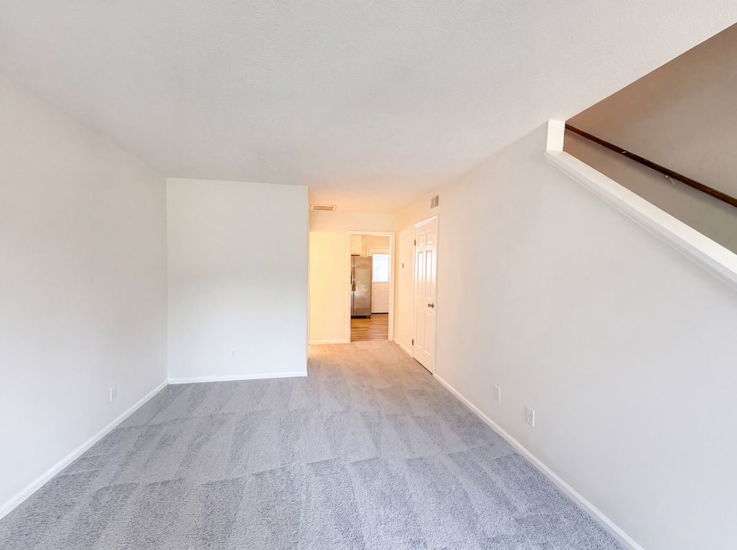 Photo 3 of 20 of 1311 W Meadowview Rd, Greensboro, NC