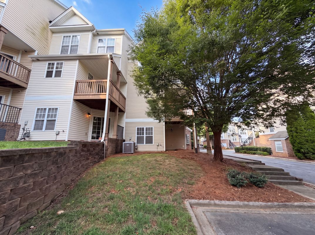 Photo 20 of 24 of 7129 Founders Club Ct, Charlotte, NC