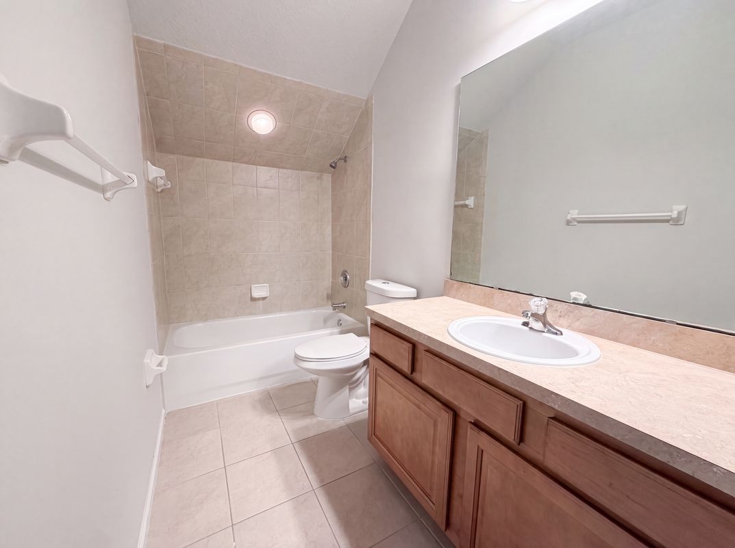 Photo 14 of 21 of 845 Songbird Dr, Orange Park, FL