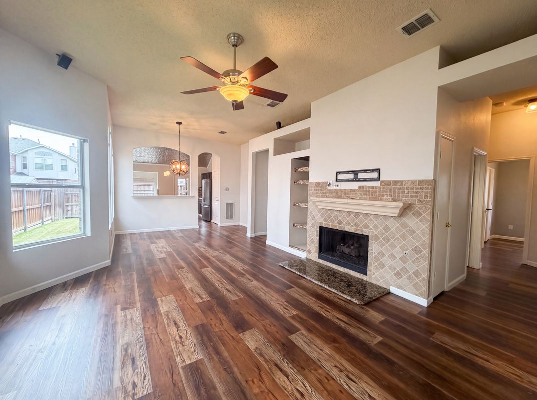 Photo 7 of 28 of 1688 Yellowstone Ave, Lewisville, TX