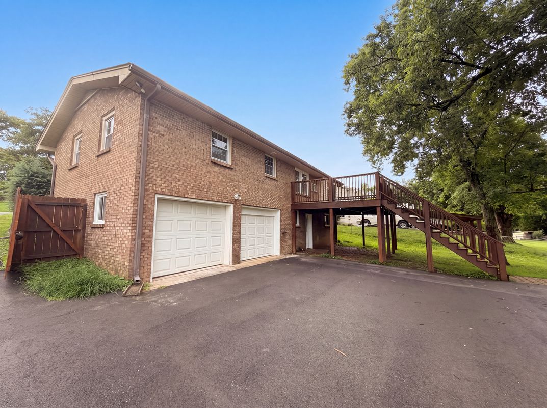 Photo 5 of 26 of 102 S Valley Rd, Hendersonville, TN