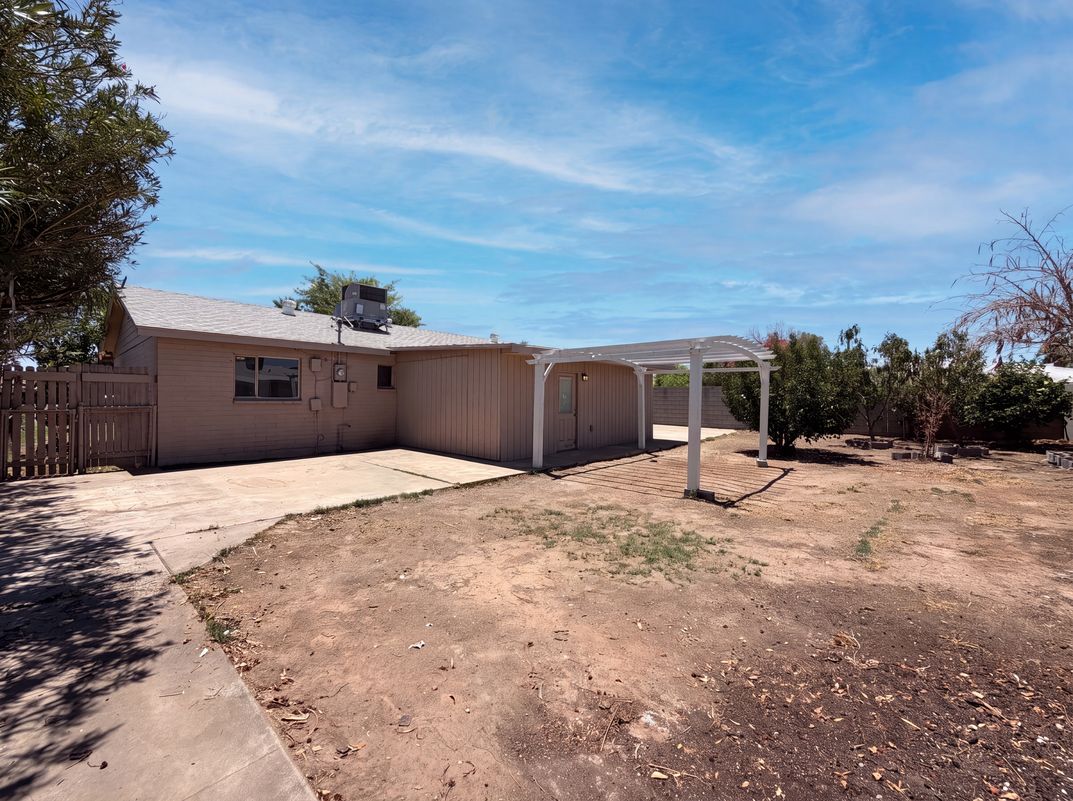 Photo 5 of 21 of 3132 W Bethany Home Rd, Phoenix, AZ