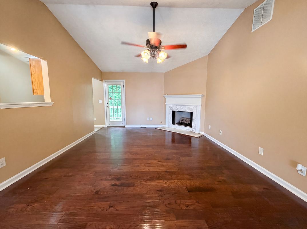 Property photo 3 of 2195 Clayton Rdg