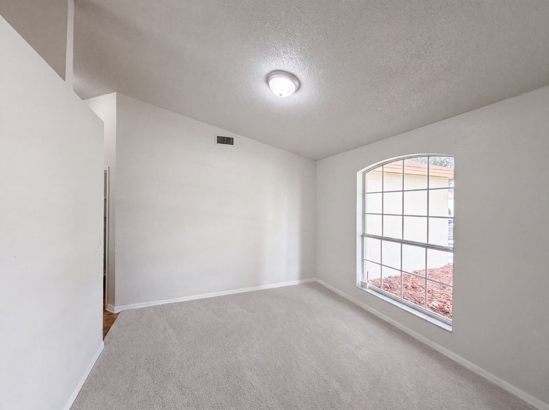 Photo 8 of 19 of 1038 Highland Crest Cir, Lake Wales, FL