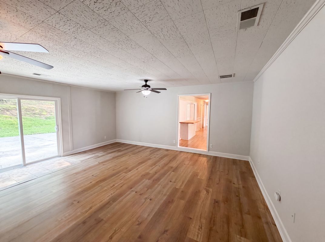 Photo 7 of 17 of 529 Timberlane Dr, Mount Holly, NC