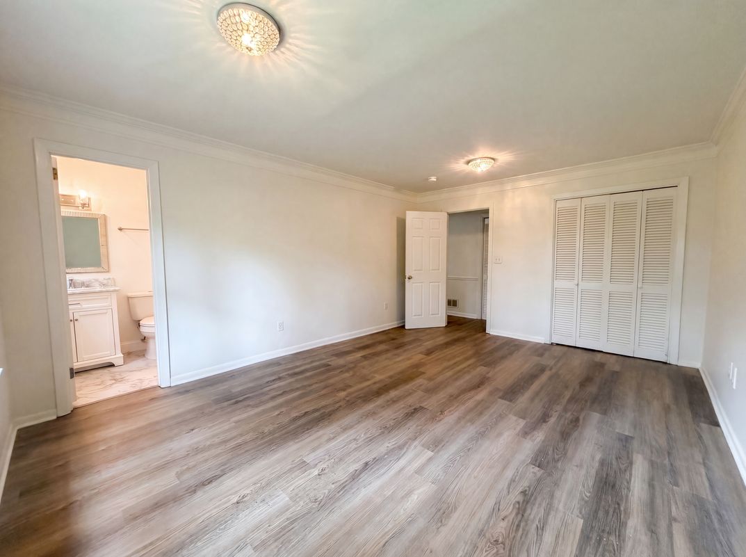 Photo 6 of 25 of 1909 Wisterwood Dr, Hoover, AL