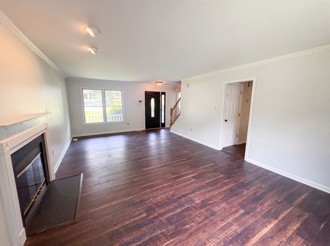 Photo 3 of 27 of 6401 Forest Grove Dr, Fredericksburg, VA