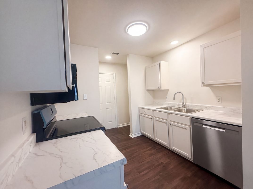 Photo 8 of 15 of 721 Roosevelt Dr, Seguin, TX