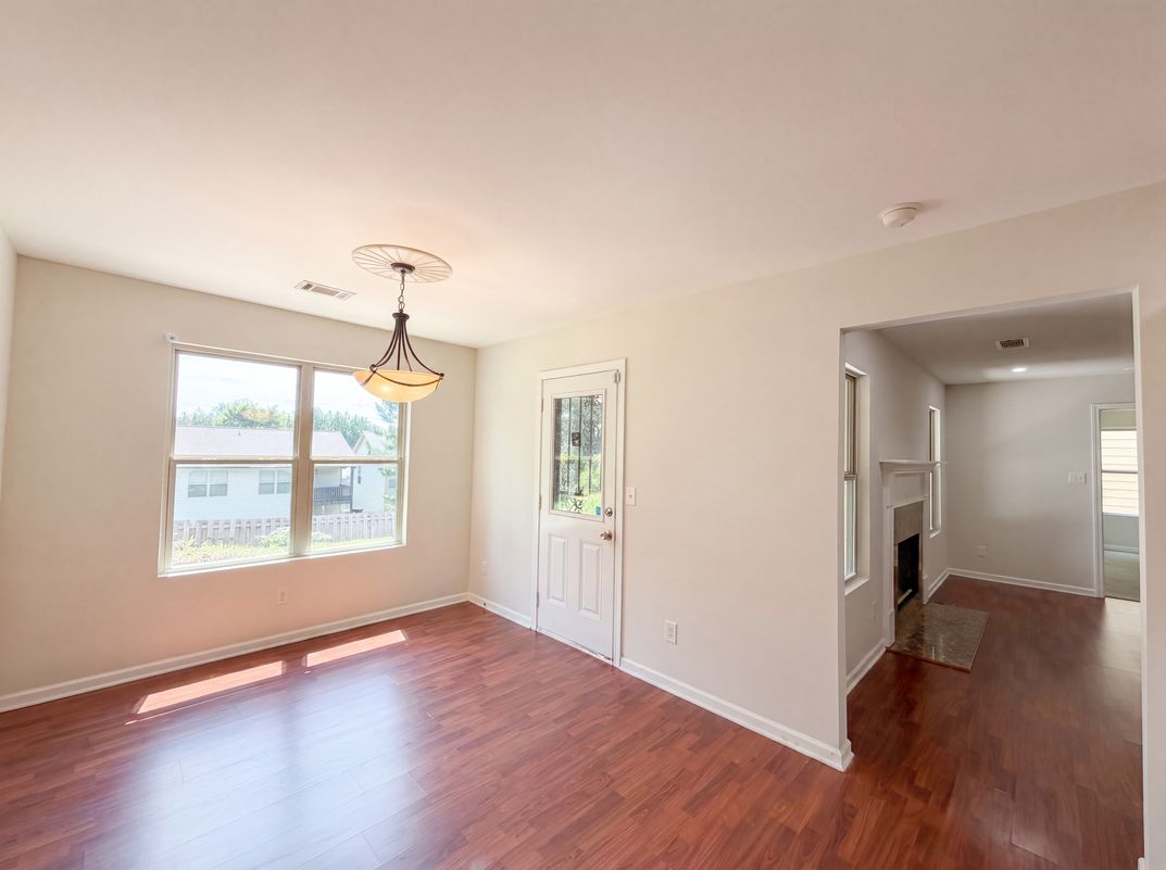 Photo 11 of 26 of 4981 Summersun Dr, Morrow, GA