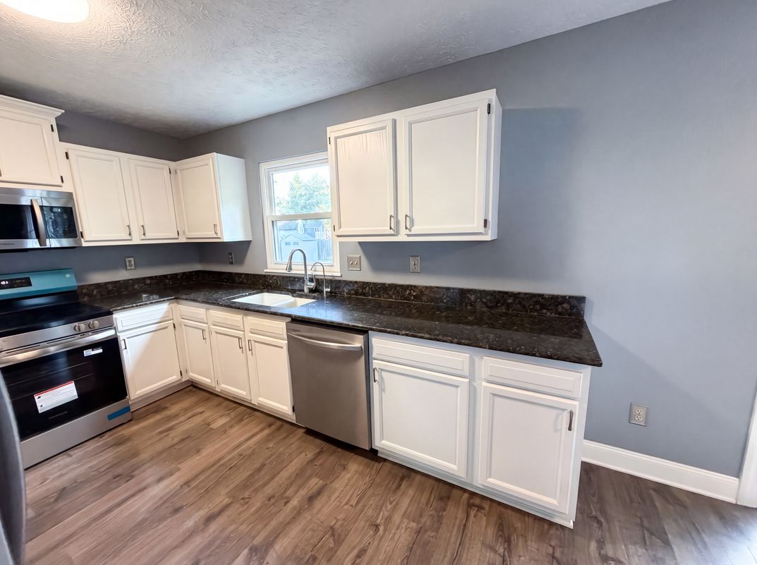 Photo 6 of 21 of 654 Diamond Cir, Ravenna, OH