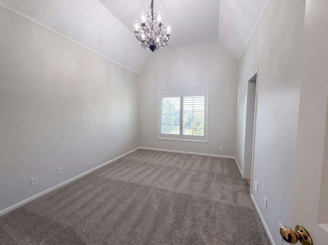 Photo 12 of 34 of 6003 N Cosby Ct, Kansas City, MO