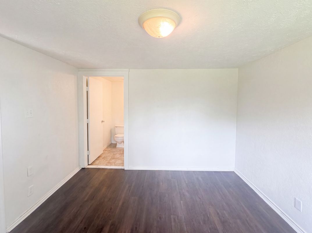 Photo 4 of 17 of 11216 Barbarosa Dr, Dallas, TX
