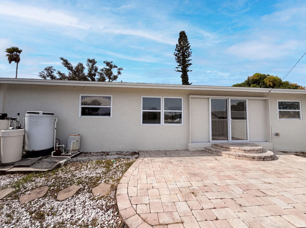 Photo 5 of 30 of 1672 Jupiter Rd, Venice, FL