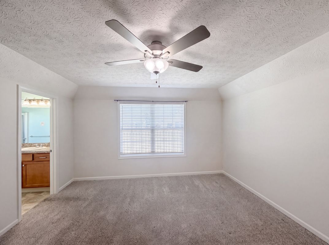 Photo 4 of 20 of 159 Prestwyck Ln, Elyria, OH