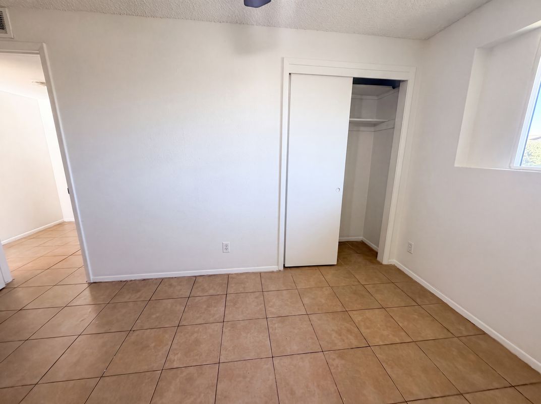 Photo 11 of 27 of 5617 W Hatcher Rd, Glendale, AZ