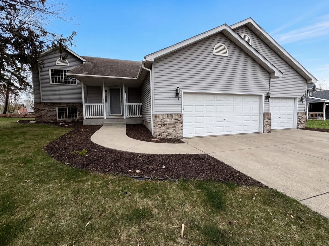 Property photo 1 of 128 Dutch Lake Trl
