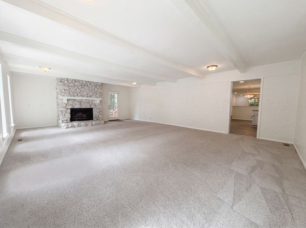 Photo 12 of 25 of 1909 Wisterwood Dr, Hoover, AL