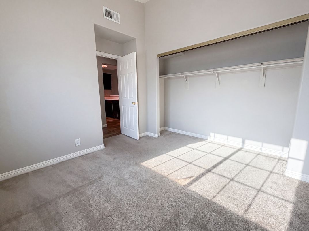 Photo 4 of 22 of 1800 Edmond St, Las Vegas, NV