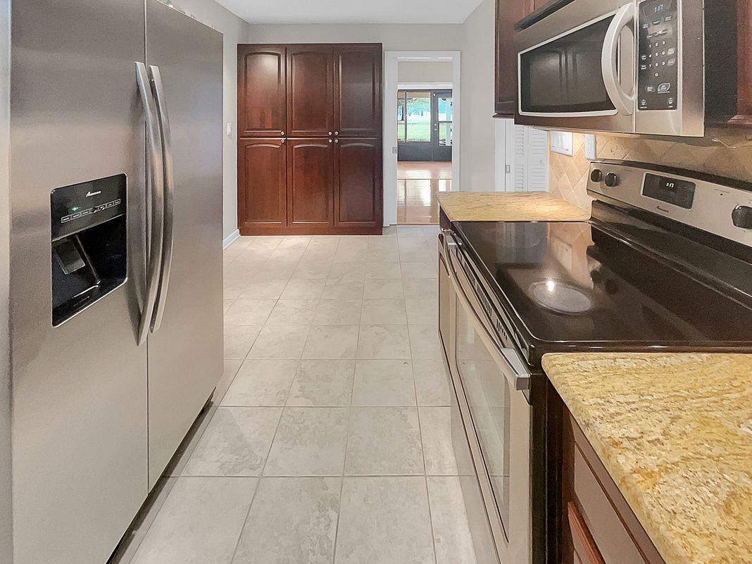 Photo 13 of 27 of 13516 Palmwood Ln, Tampa, FL