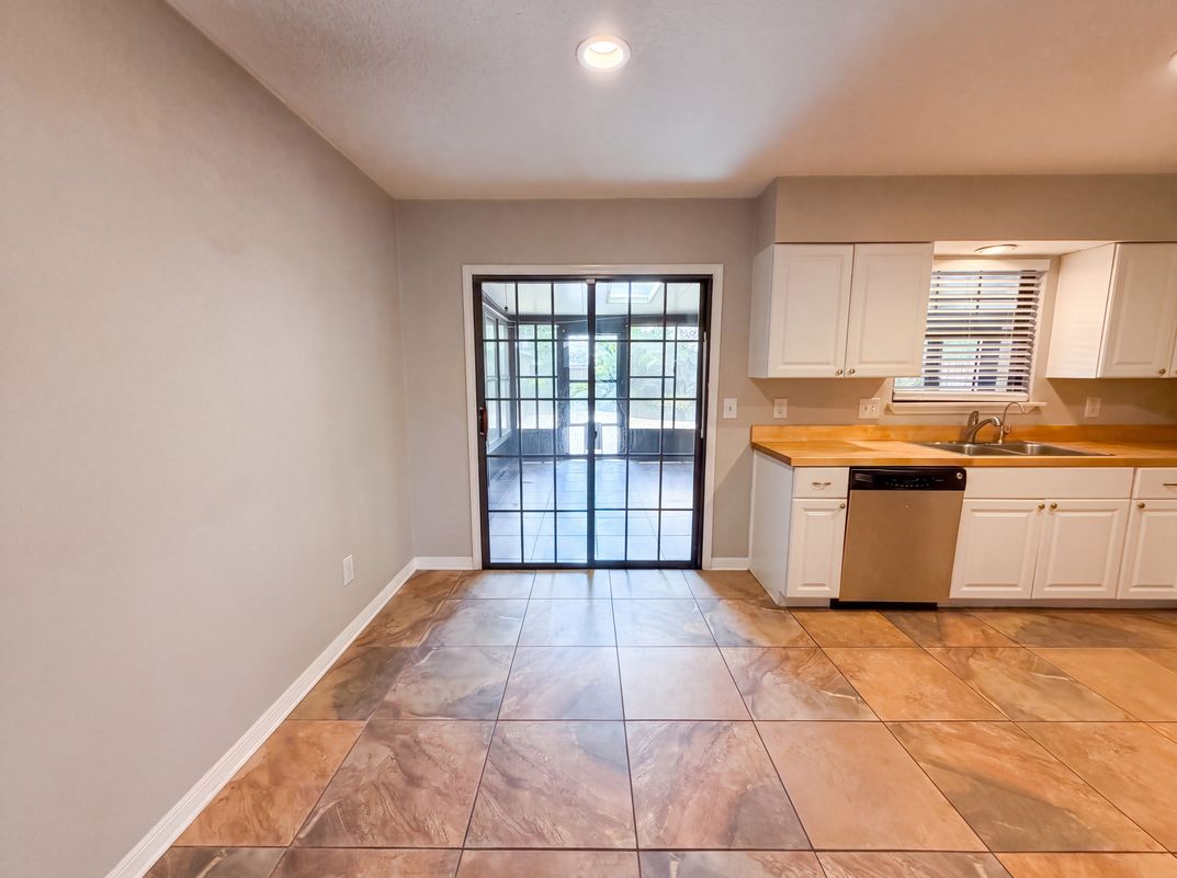 Photo 10 of 26 of 8382 Chason Rd W, Jacksonville, FL