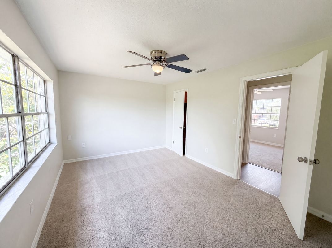 Photo 4 of 26 of 333 E Chelsea St, Deland, FL