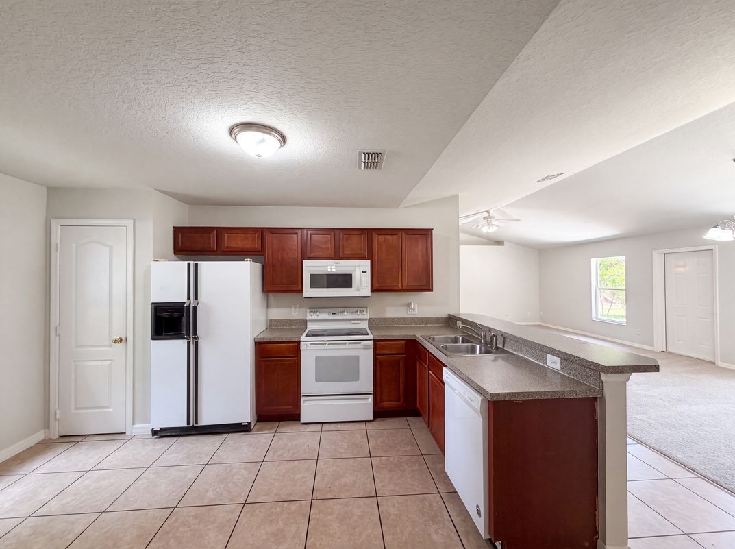 Photo 10 of 33 of 306 Garden Oak Ct, Apopka, FL