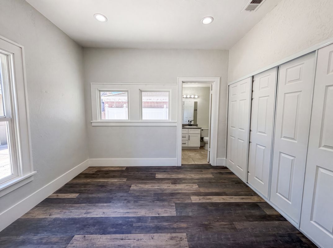 Photo 4 of 29 of 1860 W Willow St, Stockton, CA