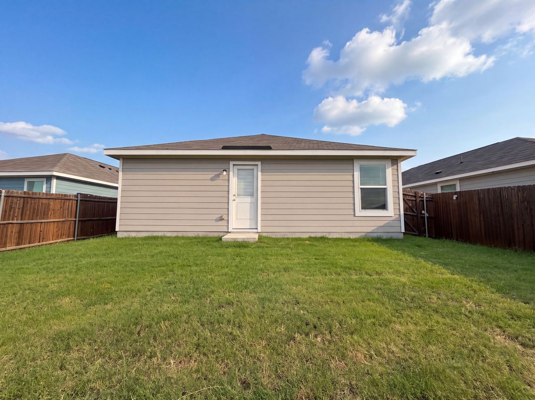 Photo 18 of 20 of 5832 Timber Point Dr, Princeton, TX