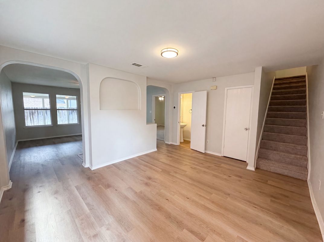 Photo 6 of 30 of 2026 Cardinal Ln, Lewisville, TX
