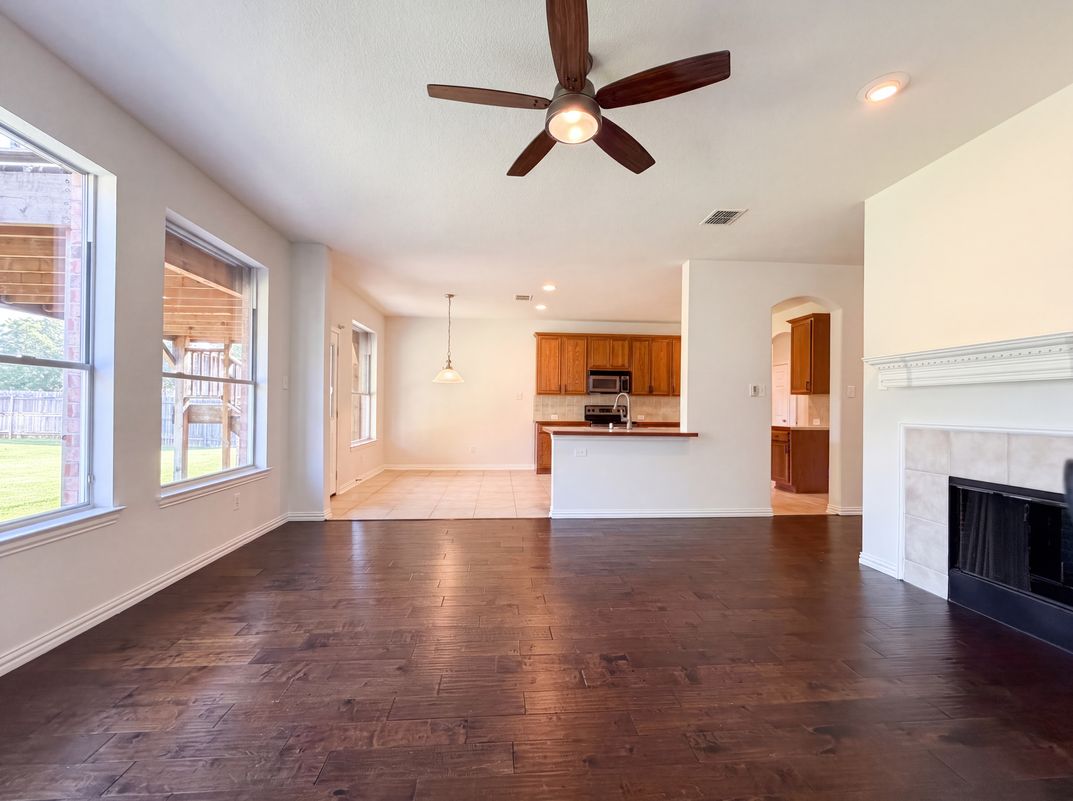 Photo 8 of 24 of 1420 Fleetwood Cove Dr, Grand Prairie, TX