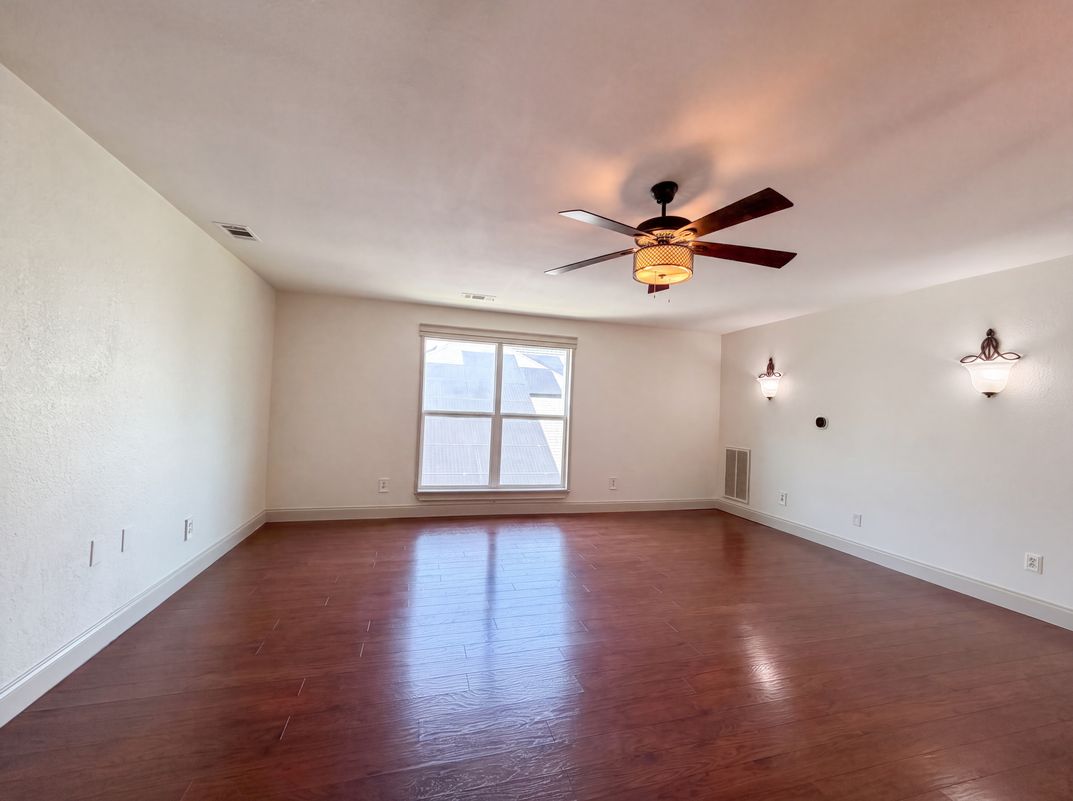 Photo 7 of 22 of 6315 Meadow Glen Dr, Arlington, TX