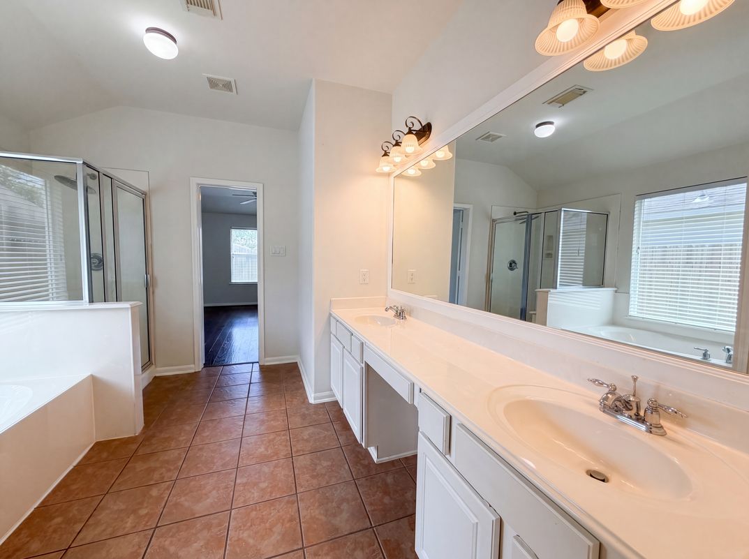 Photo 17 of 20 of 6843 Tammany Manor Ln, Spring, TX