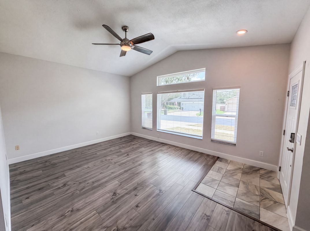 Photo 8 of 32 of 3800 Seminole Dr, Orlando, FL
