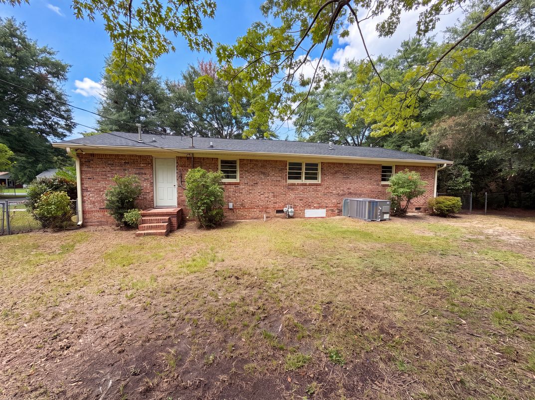 Photo 5 of 16 of 406 Lafayette Way, Camden, SC