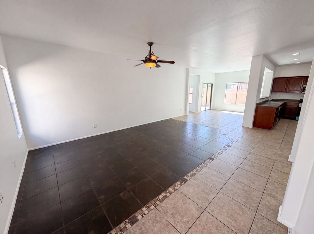 Photo 3 of 27 of 934 E Overlin Dr, Avondale, AZ