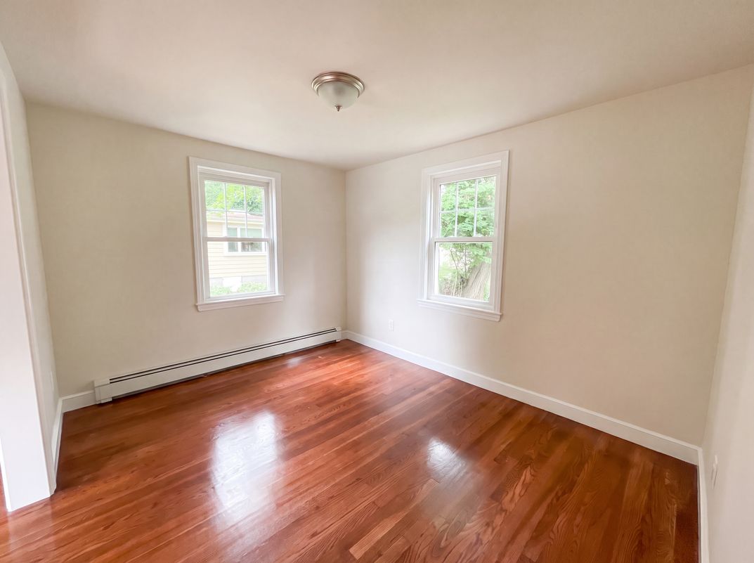Photo 4 of 28 of 48 Woodlawn St, Randolph, MA