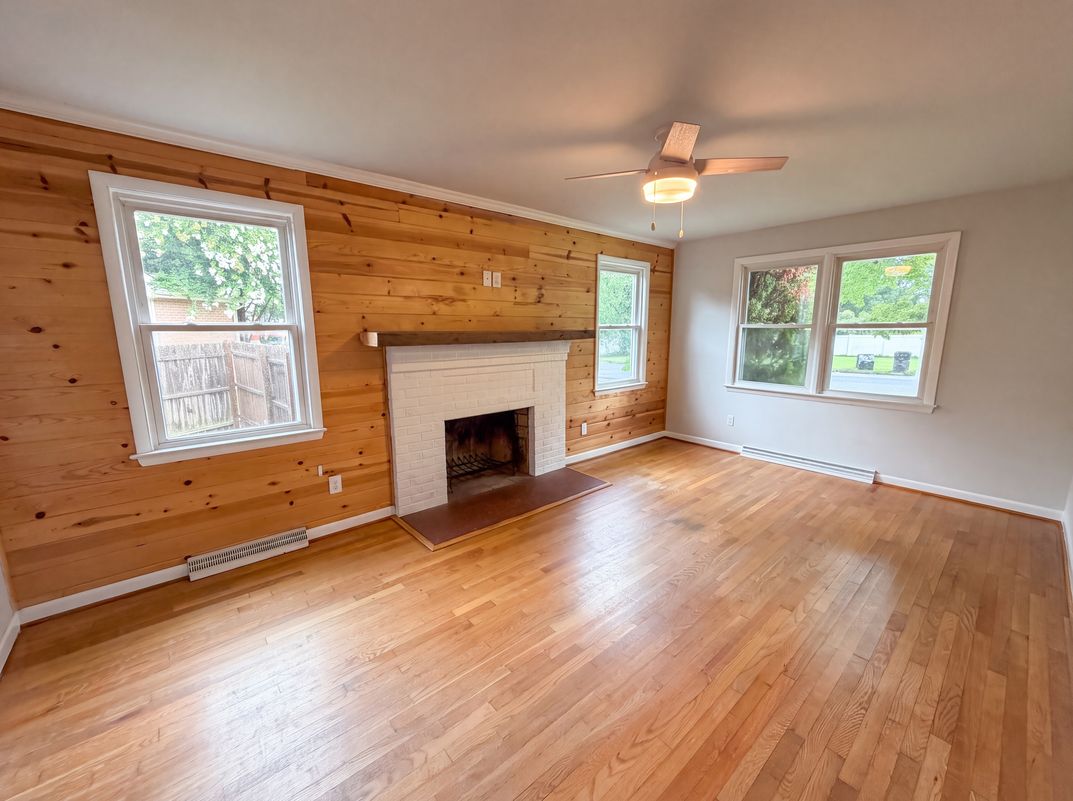 Photo 6 of 16 of 1016 Forestview Dr, Colonial Heights, VA